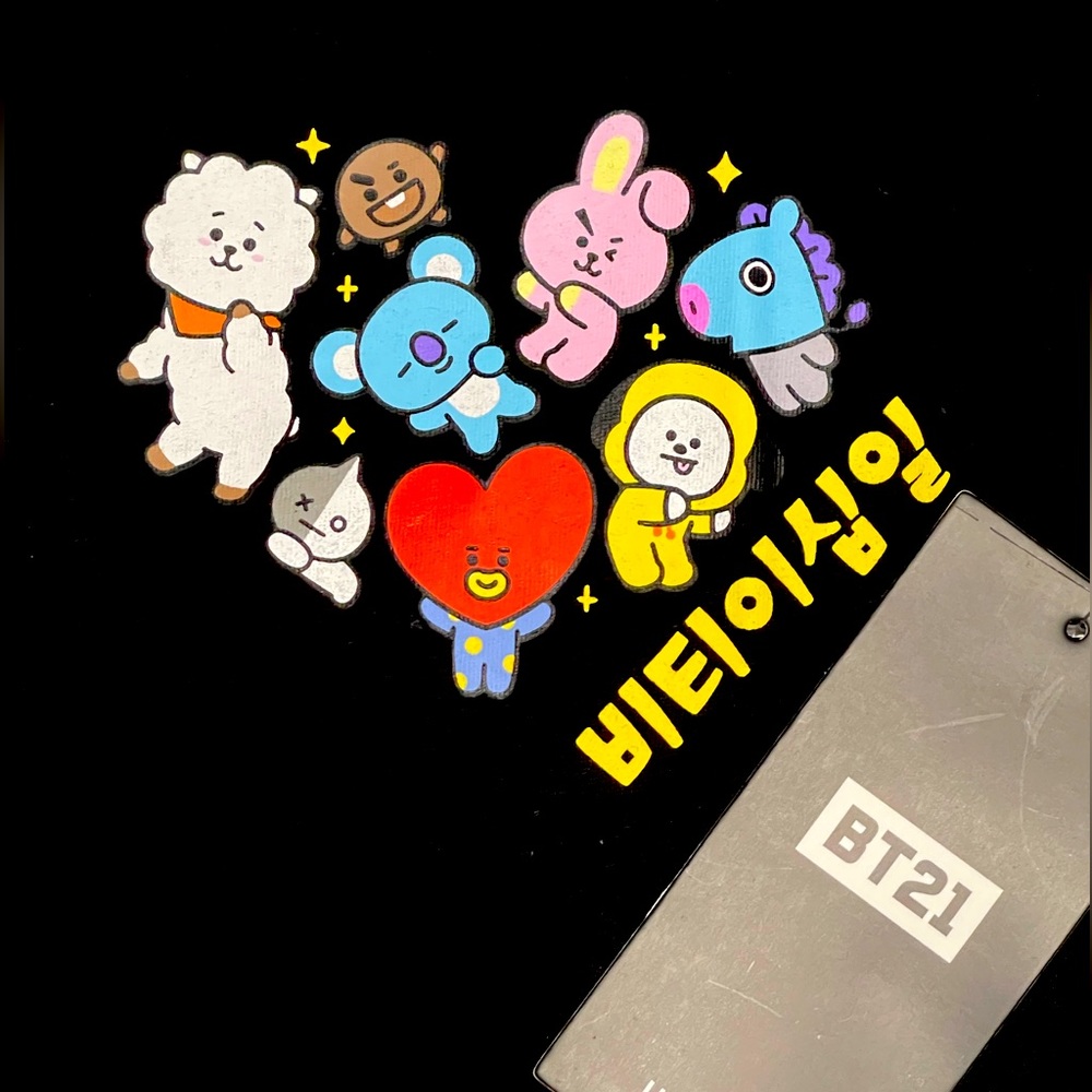 NWT. BT21 Friends Black T-Shirt Sz. Small